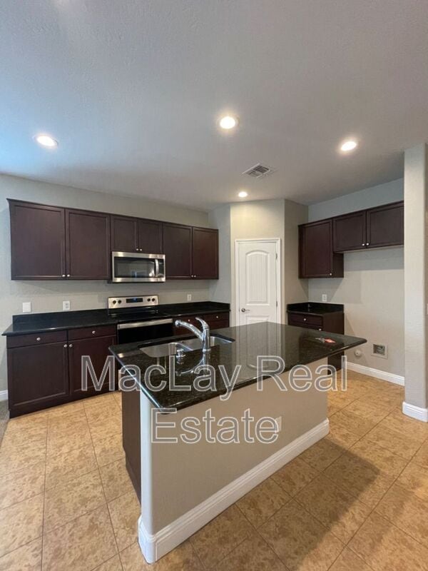 Photo - 1728 W Loemann Dr