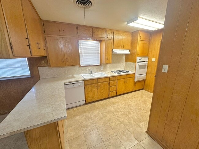 Photo - AVAAILABLE NOW !!