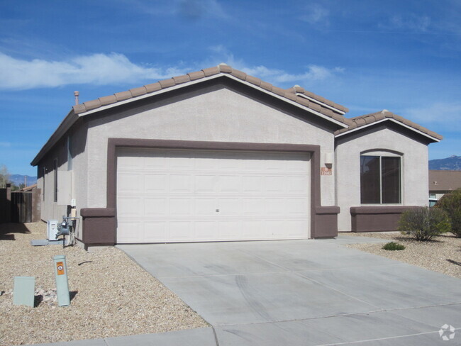 Building Photo - Available July 1st Handsome 3 Bedroom & 2 ... Rental