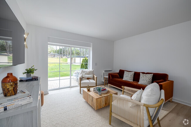 1BR, 1BA - 620SF - Living Room
