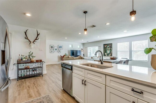 Photo - 748 Wales Way