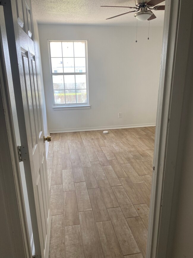 Photo - 2608 Angelique Dr Unidad B