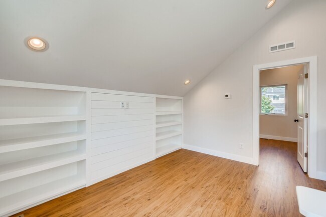 Photo - 2629 1/2 N Vine St