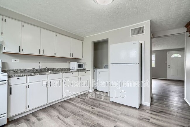 Photo - 902 Catawba Ct