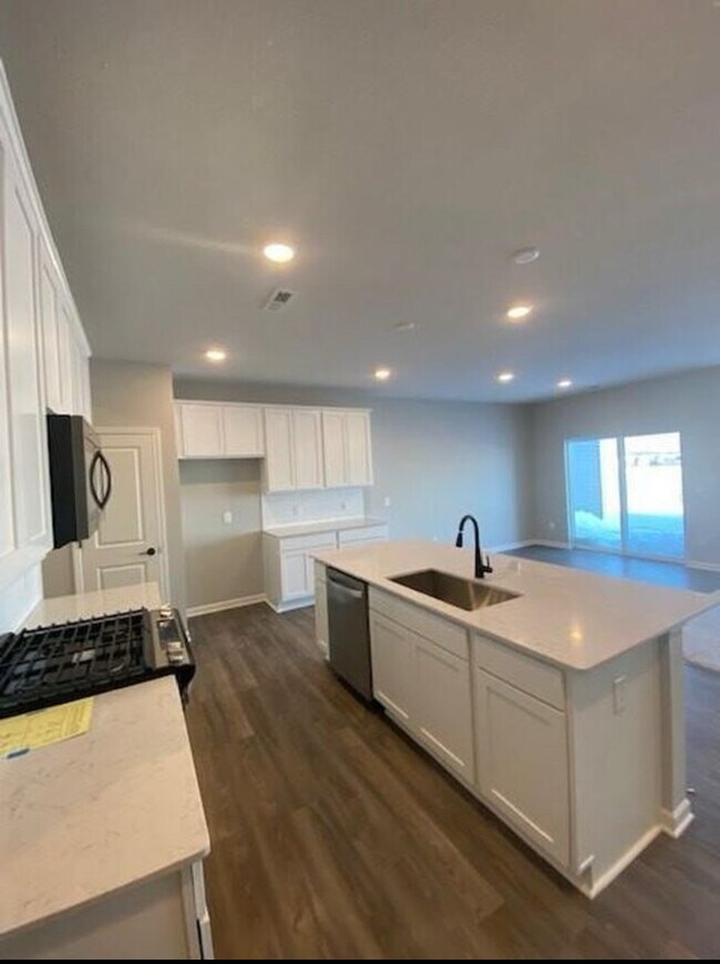Photo - 4810 Airlake Dr