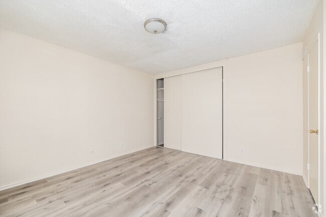 1BR, 1BA - 700SF - Bedroom