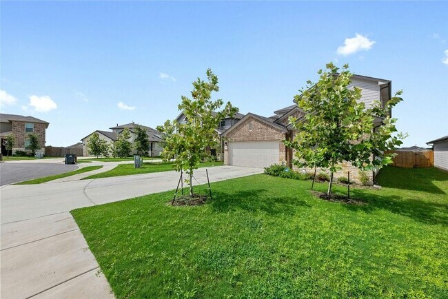 Photo - 314 Apache Plum Dr