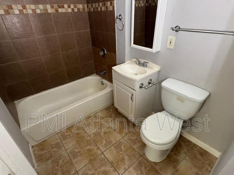 Photo - 139 Lawton St SW