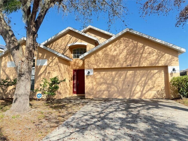 Photo - 2109 Woodsedge Dr House