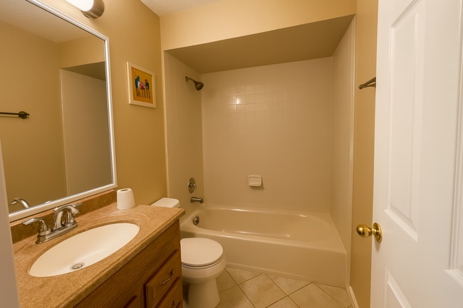 Photo - 214 Manahan Ct