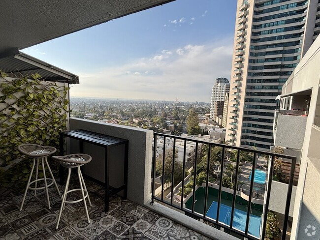 Building Photo - 10450 Wilshire Blvd Unit Penthouse D