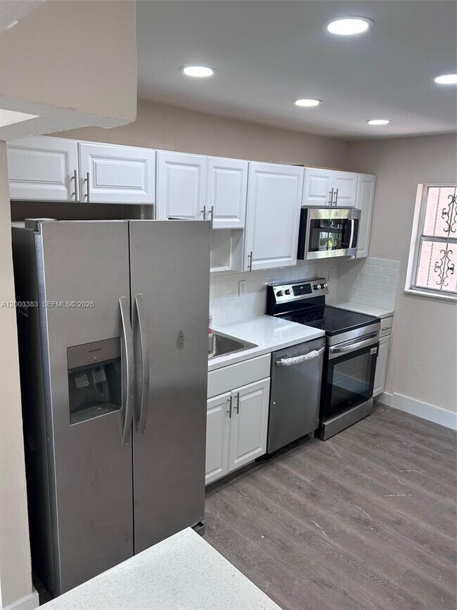 Photo - 1950 W 54th St Unit 115