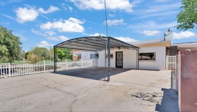 Building Photo - 9402 Claremont Ave NE