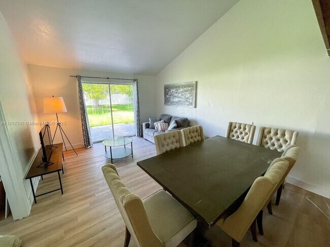 Photo - 4600 SW 9th Ave Unit B