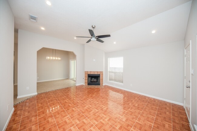 Photo - 121 Coffee Ln