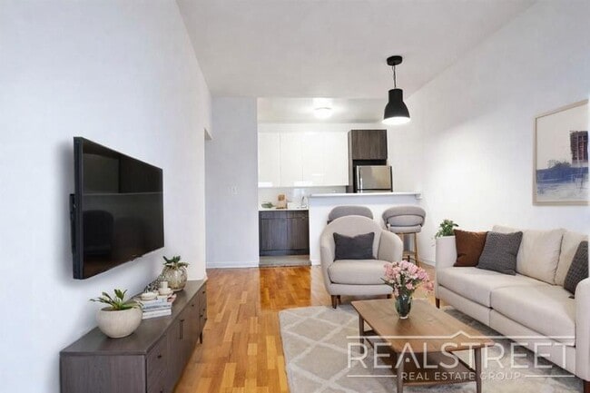 Building Photo - Renovated 1 BED in North Crown Heights Unit 1A