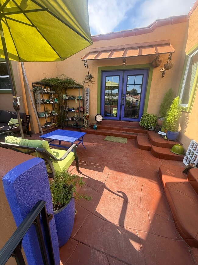 Patio delantero - 302 E Vince St