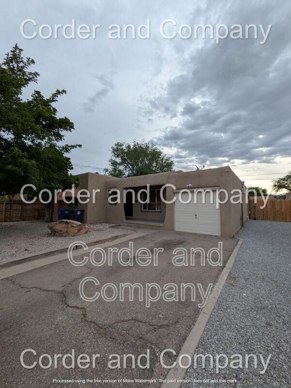 Photo - 302 Valencia Dr NE