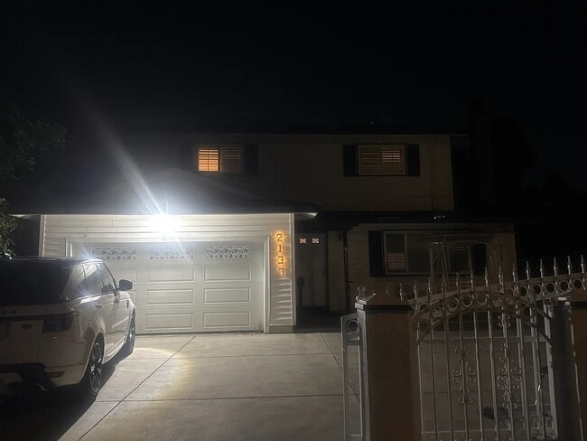 Building Photo - 2137 Amberwood Ln