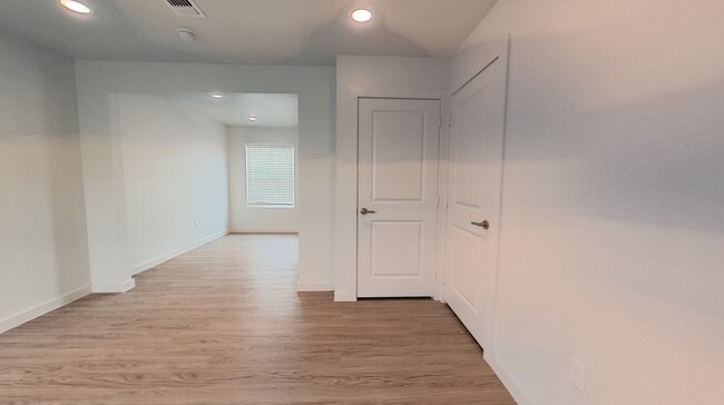 Photo - Sabine Apartments