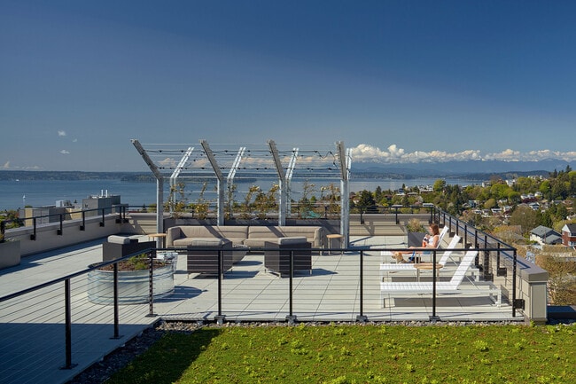 Level 8 Lounge