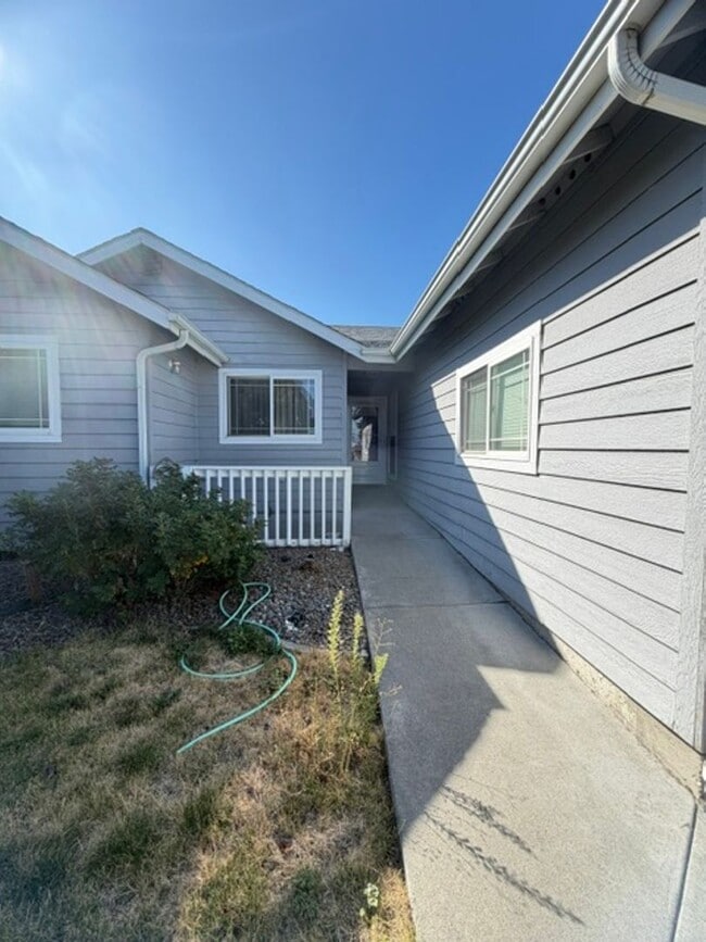1006 Frontier Ct