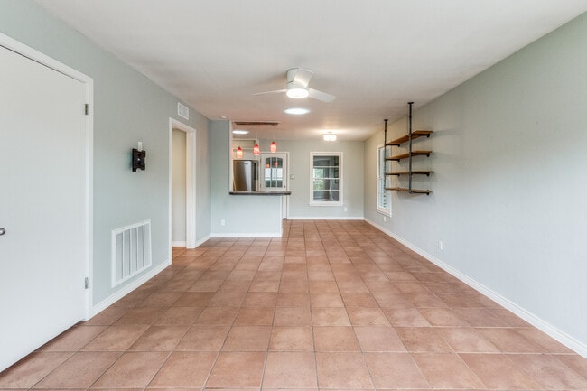 11504 Oakwood Dr