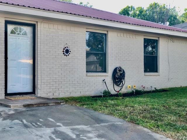 Building Photo - 409 N Cedar St