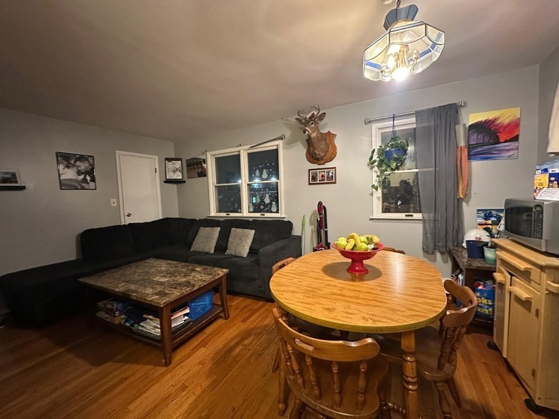 Photo - 565 Keller Ave