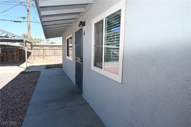Building Photo - 2508 N McCarran St Unit 4