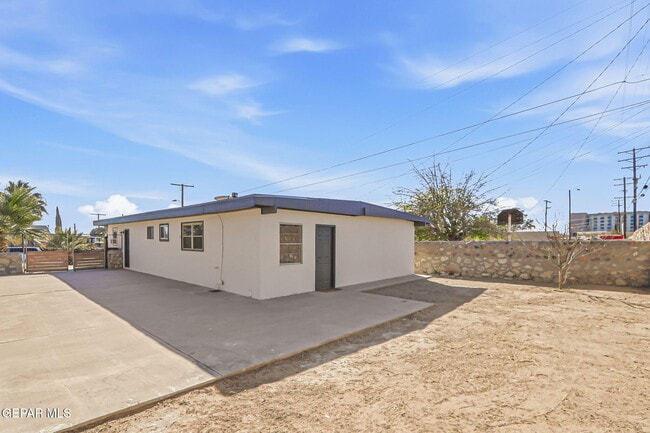 Photo - 1105 N Clark Dr