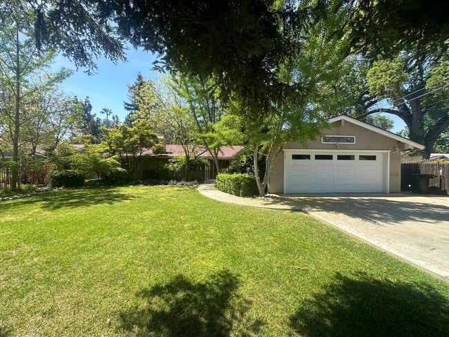 Building Photo - Spacious home in Green Acres coming soon!