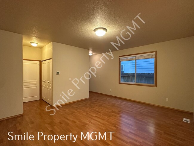 Photo - Lovely house with 4 bedrooms and 2.5 bathroom.