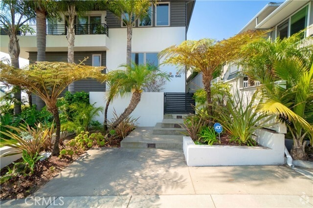 Building Photo - 1542 Manhattan Beach Blvd Rental