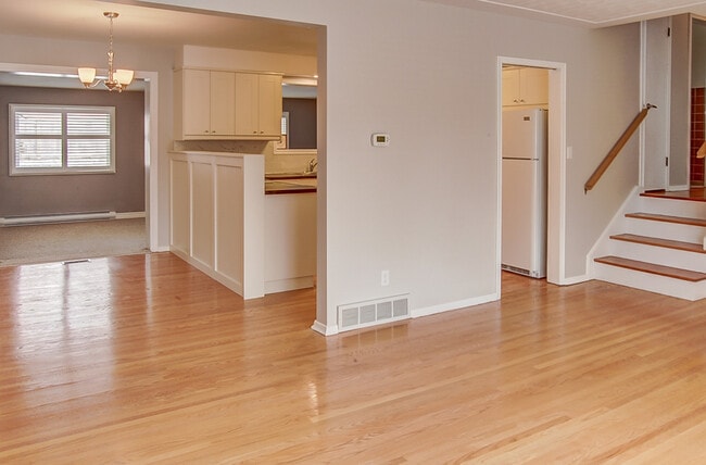 Photo - 315 Rosemount Dr