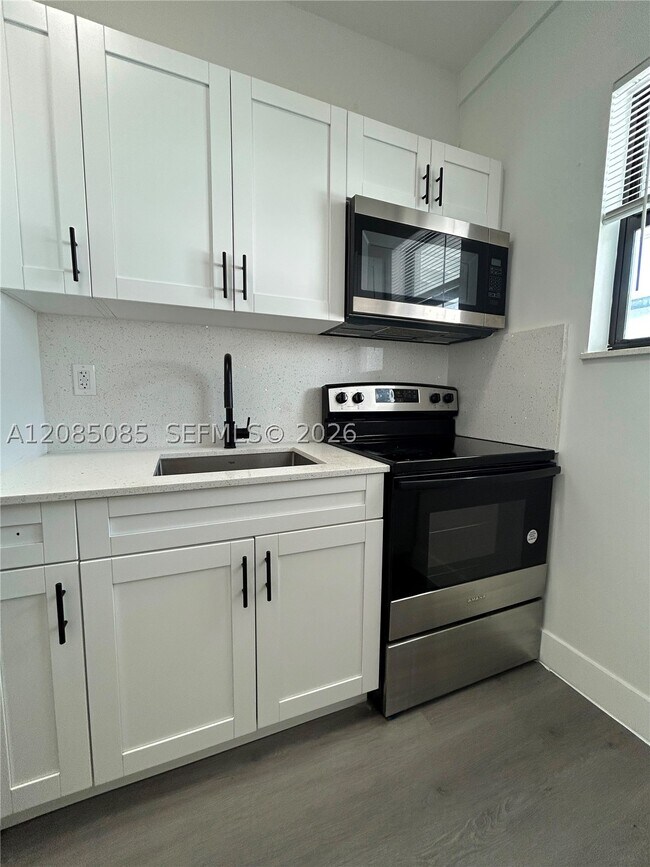 Photo - 638 SW 21st Ave Unit 3