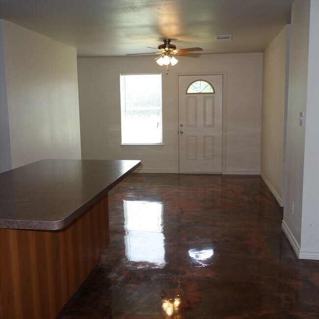 Photo - TAHITIAN VILLAGE ENTERTAINING READY - 3 BEDROOM / 2 BATH HOME