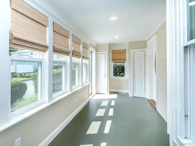 3 Ellison St