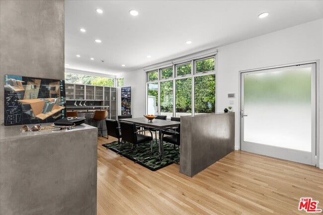 Photo - 3567 Woodcliff Rd