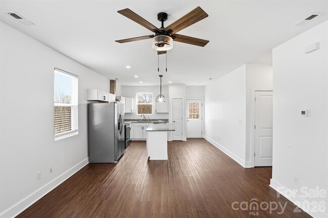 Photo - 102 Snyder Ct NE