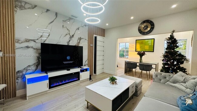 Building Photo - 1668 SW 20th St Unit 2