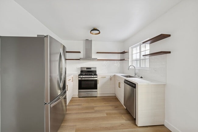 Building Photo - 1008 N Stanley Ave Unit 4