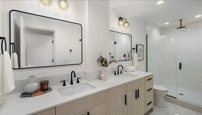 Photo - 528 N 72nd St