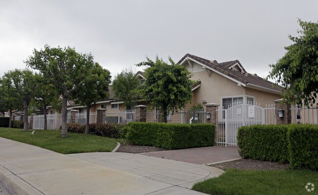 La Casitas Apartments