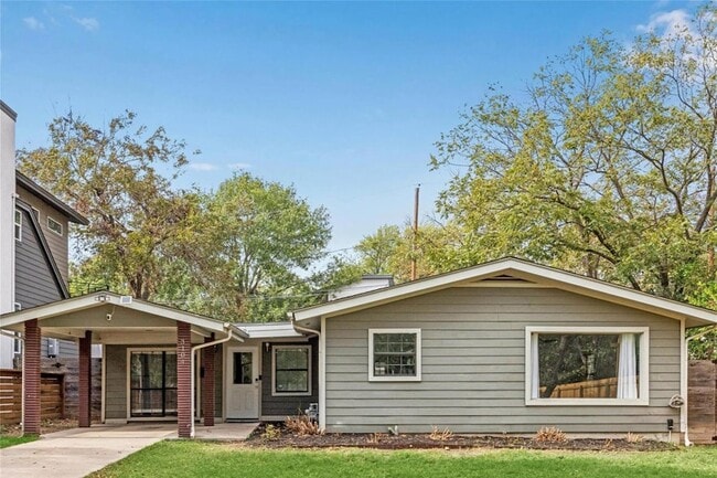 Building Photo - 3104 Fontana Dr