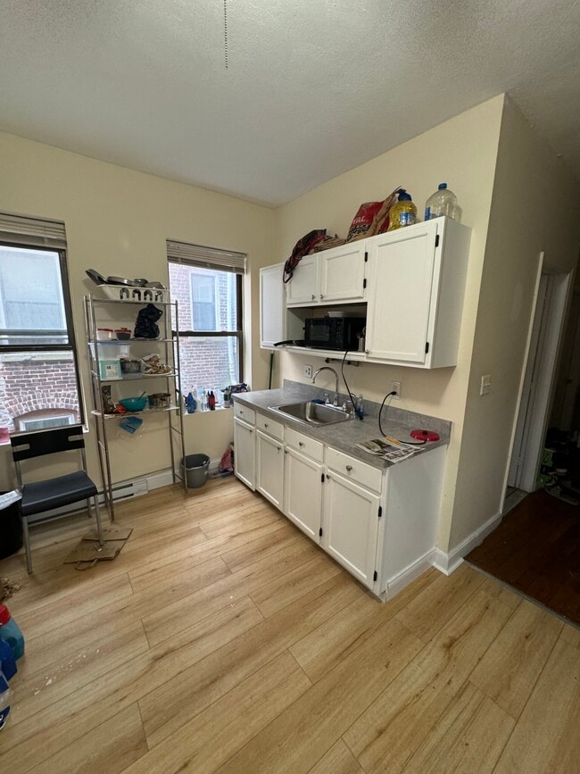 Building Photo - 24 S Huntington Ave