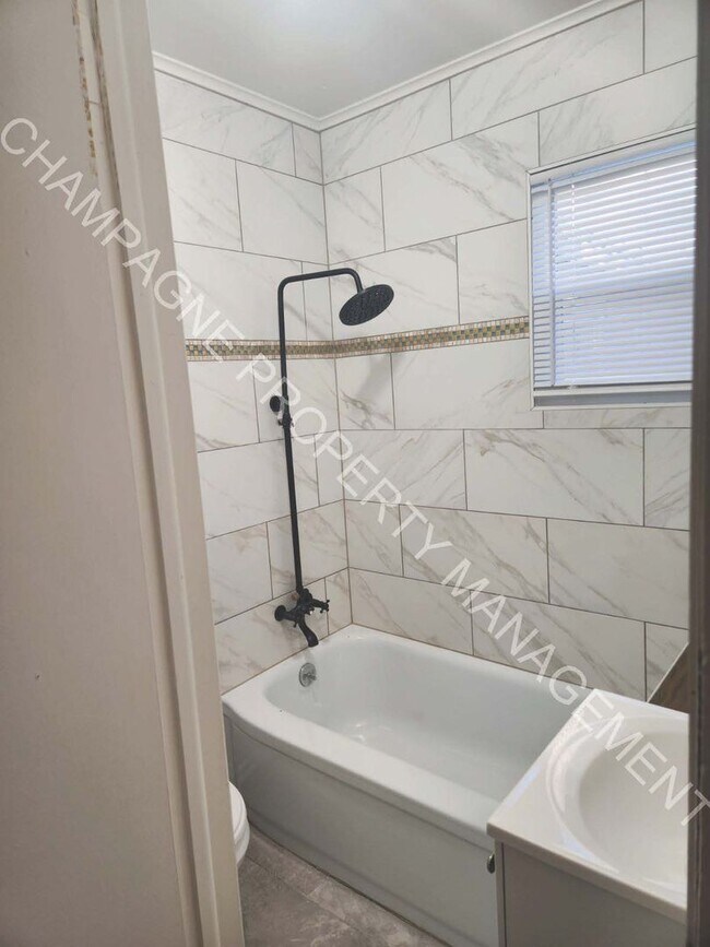 Photo - 801 N Osage St Unit C