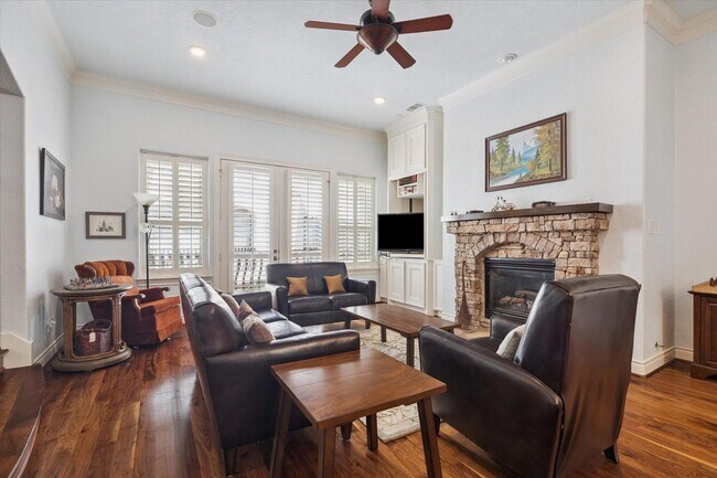 Photo - 2128 Harold St