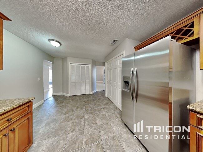 Photo - 19203 Sunlake Blvd