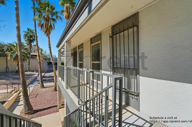 Photo - 1620 N Wilmot Rd